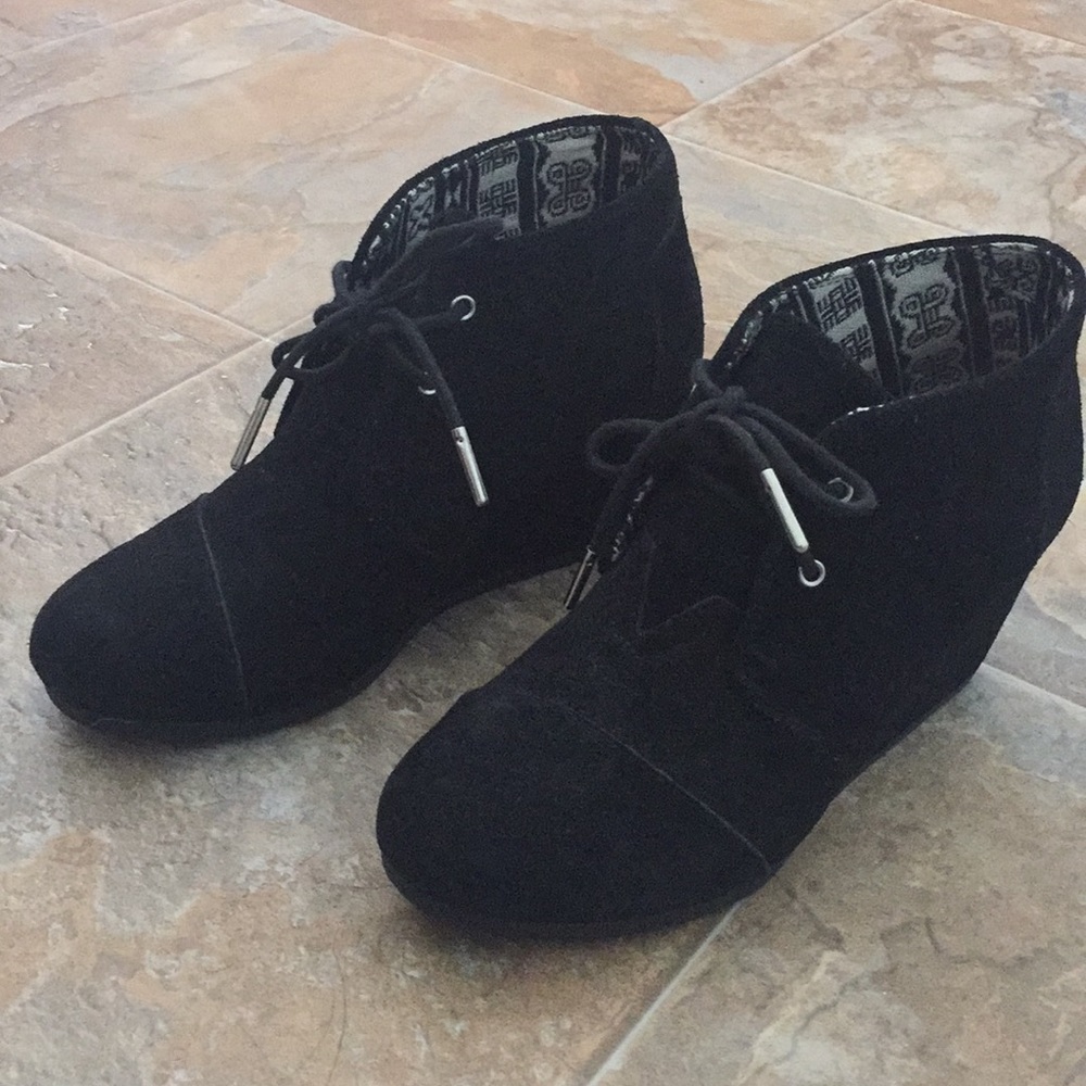 Toms black suede wedges